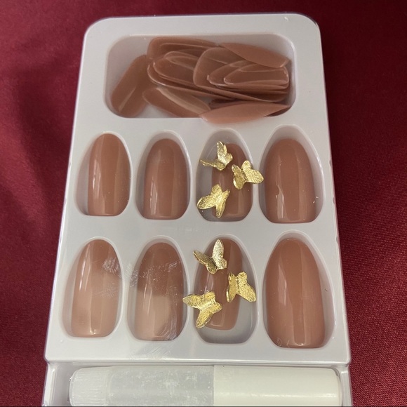 Butterfly Charm Press-on Nail Nude - Picture 9 of 10
